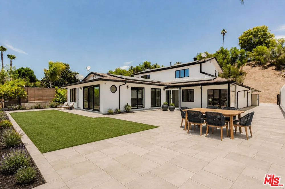 5703 Parkmor Road Calabasas, CA 91302