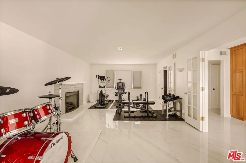 5703 Parkmor Road Calabasas, CA 91302