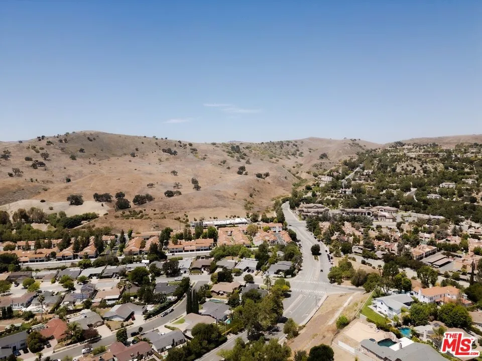 5703 Parkmor Road Calabasas, CA 91302