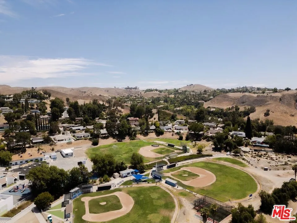 5703 Parkmor Road Calabasas, CA 91302