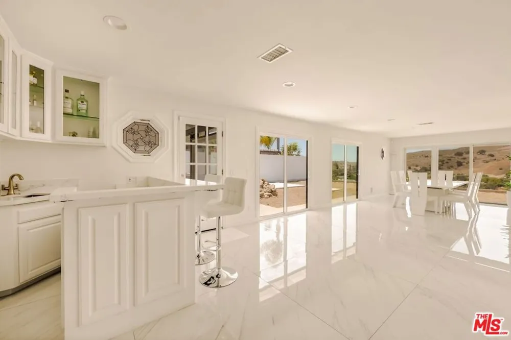 5703 Parkmor Road Calabasas, CA 91302