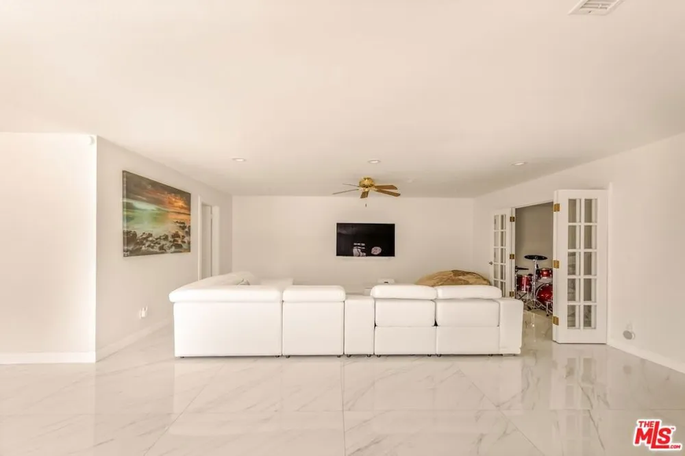 5703 Parkmor Road Calabasas, CA 91302