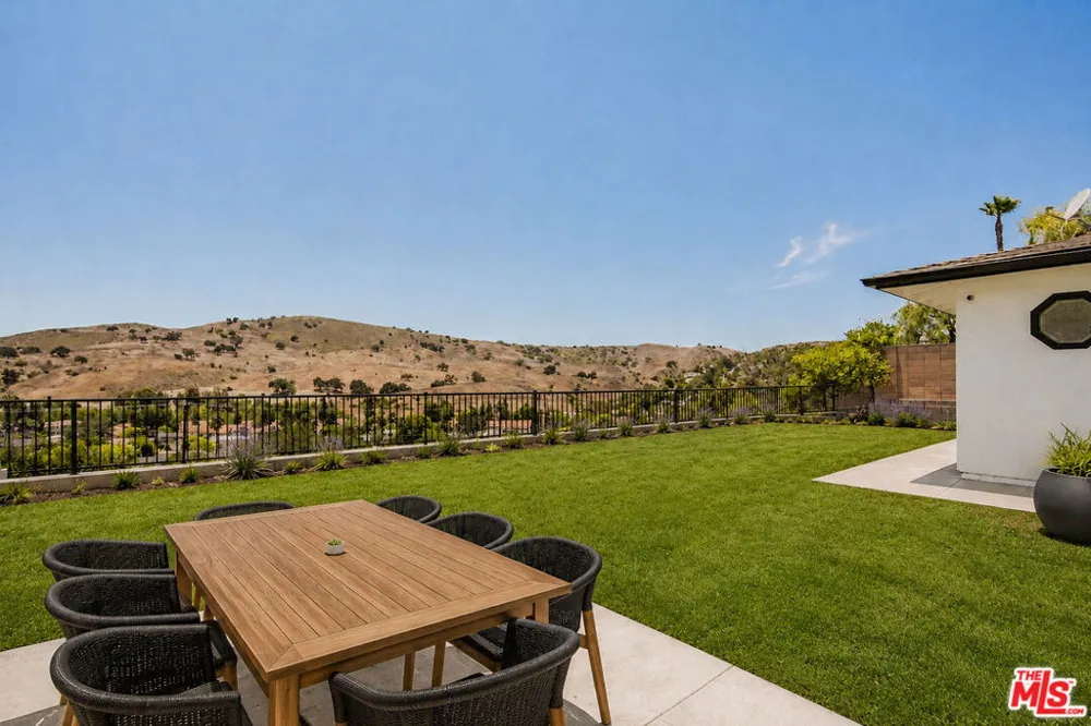 5703 Parkmor Road Calabasas, CA 91302