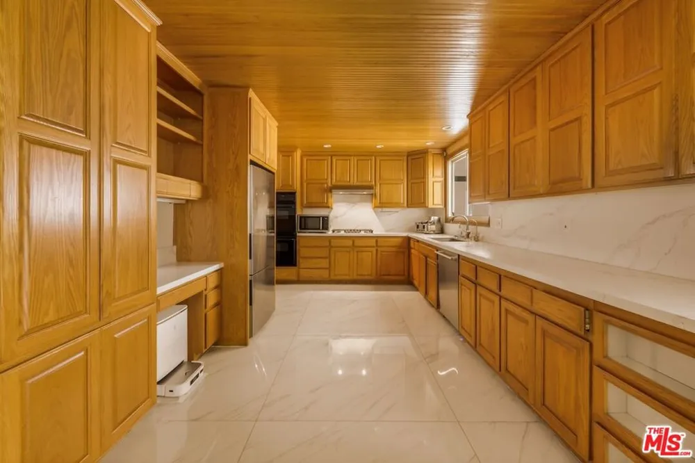 5703 Parkmor Road Calabasas, CA 91302