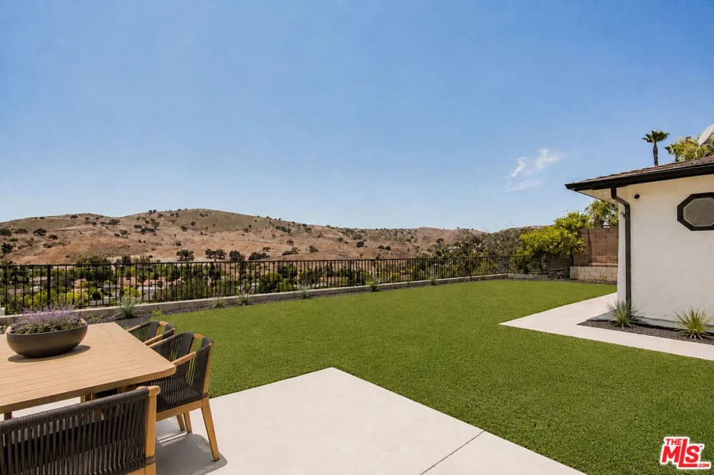 5703 Parkmor Road Calabasas, CA 91302