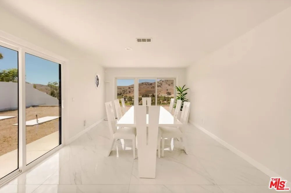 5703 Parkmor Road Calabasas, CA 91302