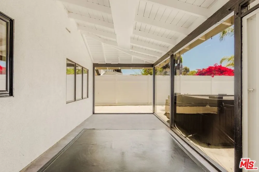 5703 Parkmor Road Calabasas, CA 91302