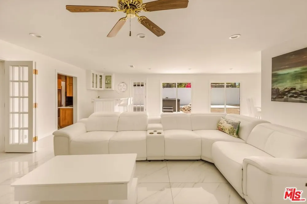 5703 Parkmor Road Calabasas, CA 91302