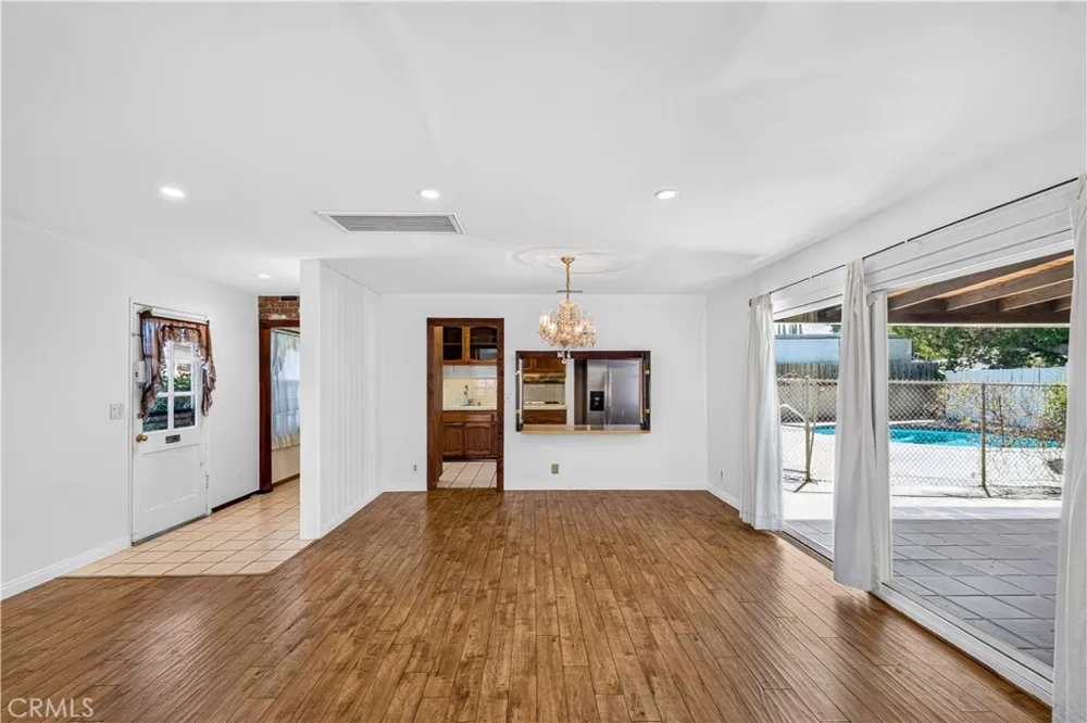 23032 Cohasset Street West Hills, CA 91307