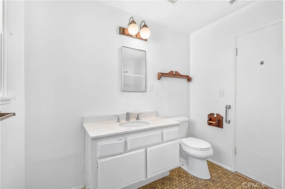 23032 Cohasset Street West Hills, CA 91307