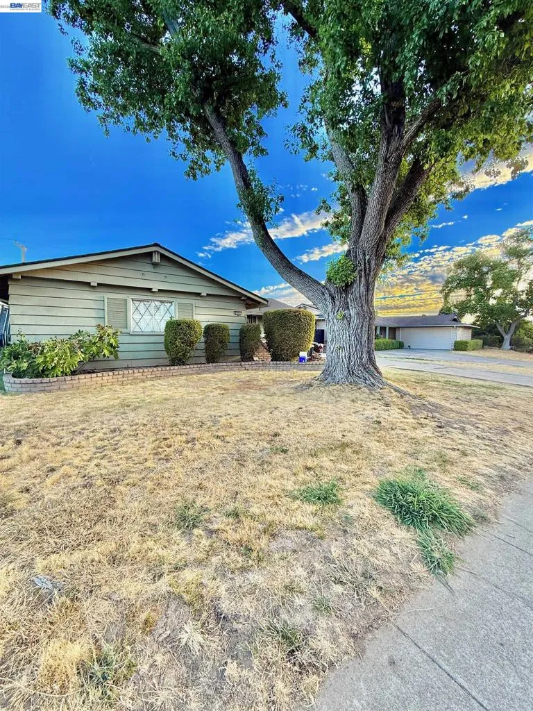 5814 Hemlock St Sacramento, CA 95841