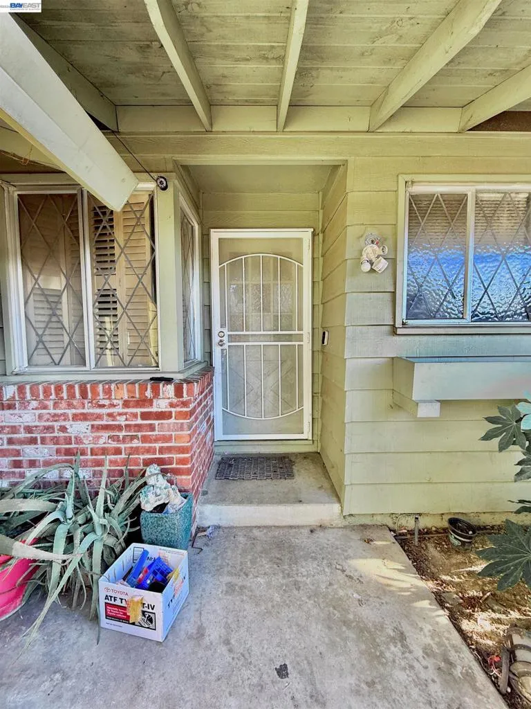 5814 Hemlock St Sacramento, CA 95841