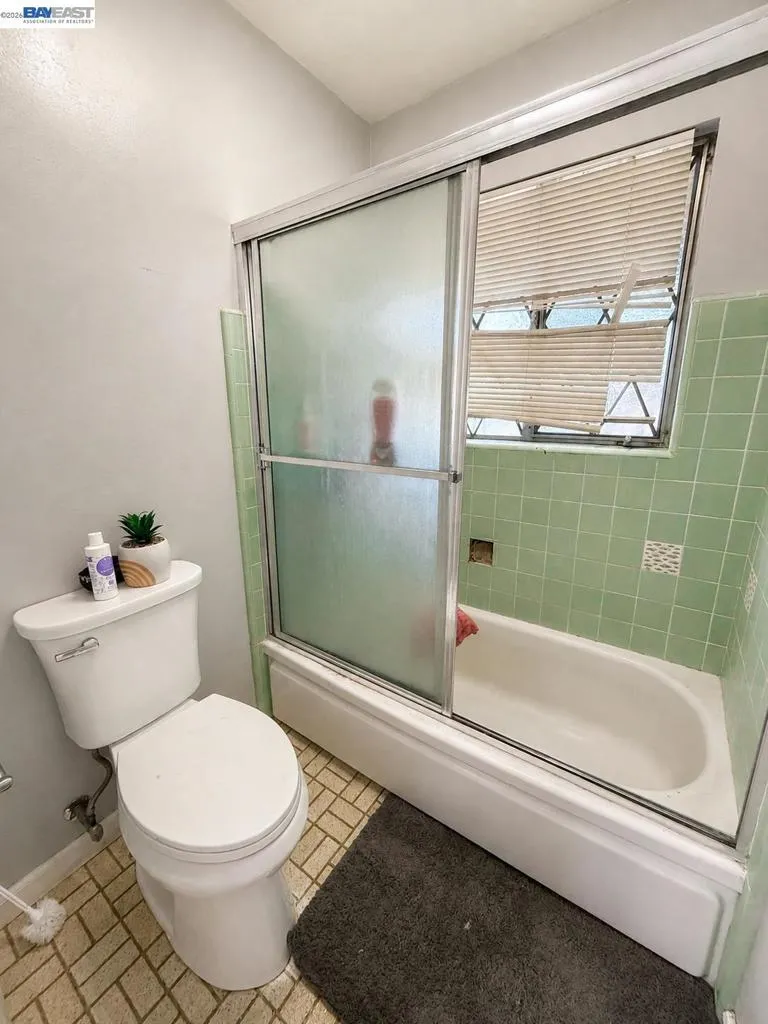 5814 Hemlock St Sacramento, CA 95841