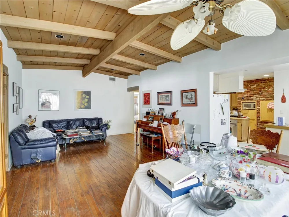 6928 Tobias Avenue Van Nuys, CA 91405