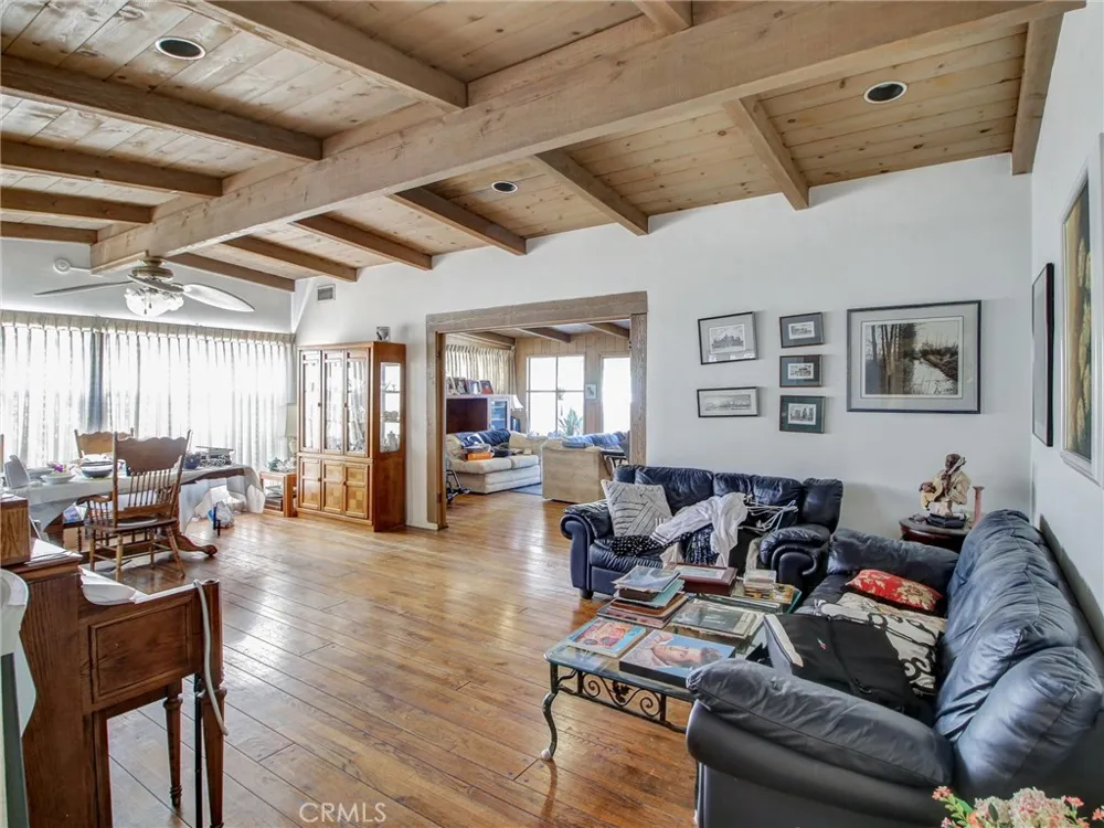 6928 Tobias Avenue Van Nuys, CA 91405