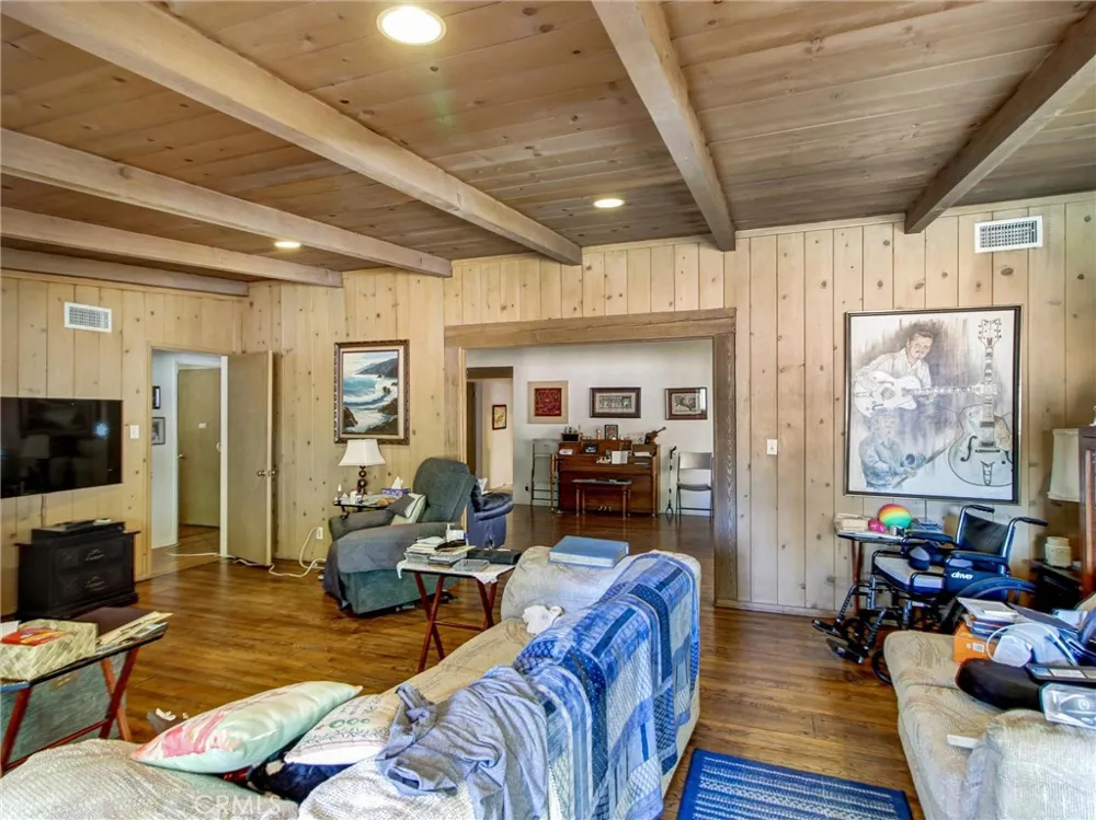 6928 Tobias Avenue Van Nuys, CA 91405