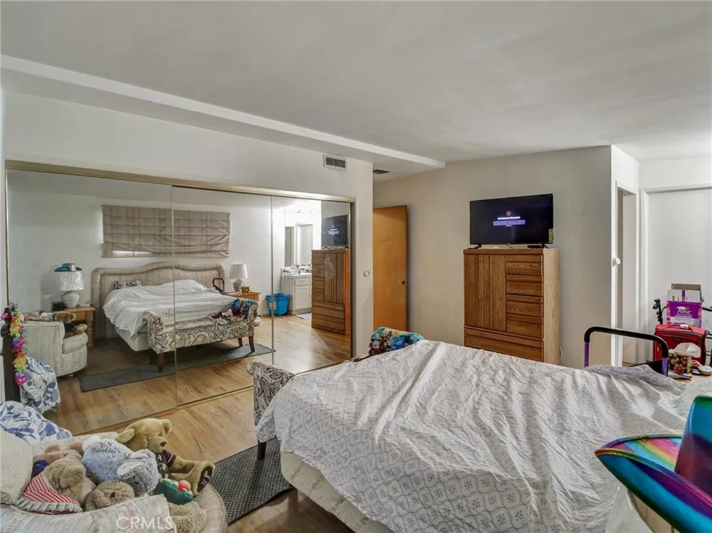 6928 Tobias Avenue Van Nuys, CA 91405