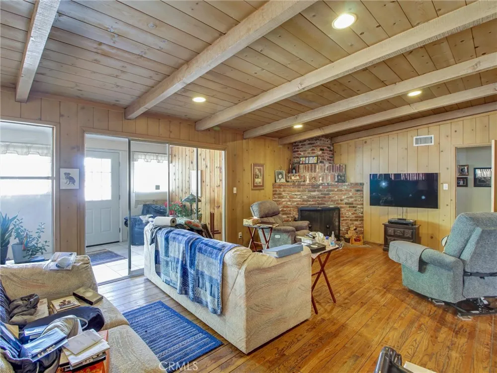 6928 Tobias Avenue Van Nuys, CA 91405