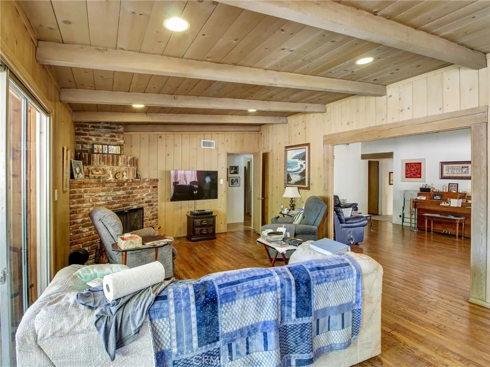 6928 Tobias Avenue Van Nuys, CA 91405