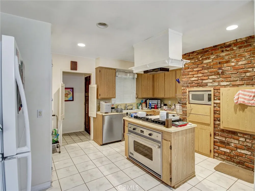 6928 Tobias Avenue Van Nuys, CA 91405