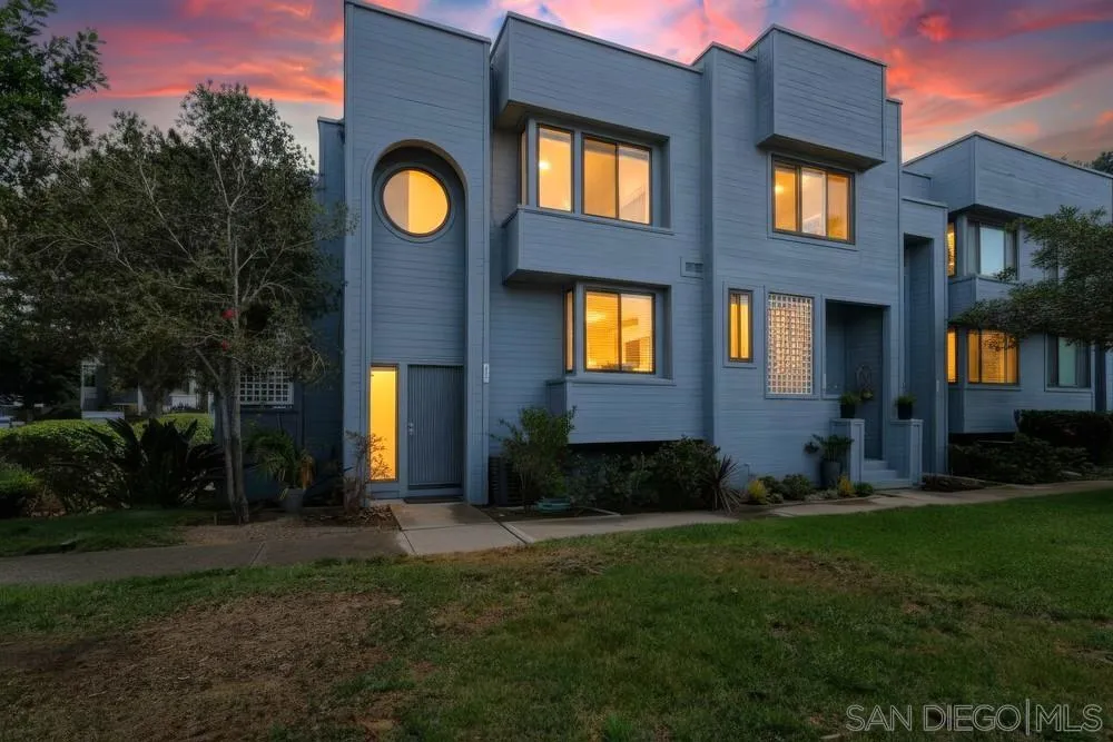 857 America Way Del Mar, CA 92014