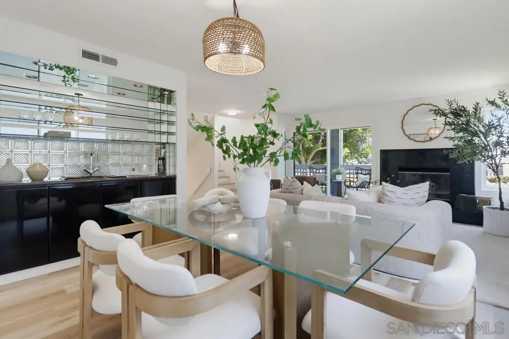 857 America Way Del Mar, CA 92014