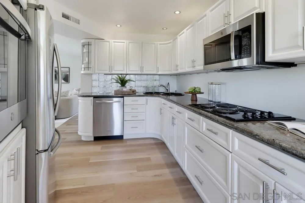 857 America Way Del Mar, CA 92014