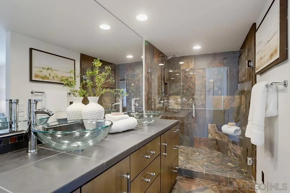 857 America Way Del Mar, CA 92014