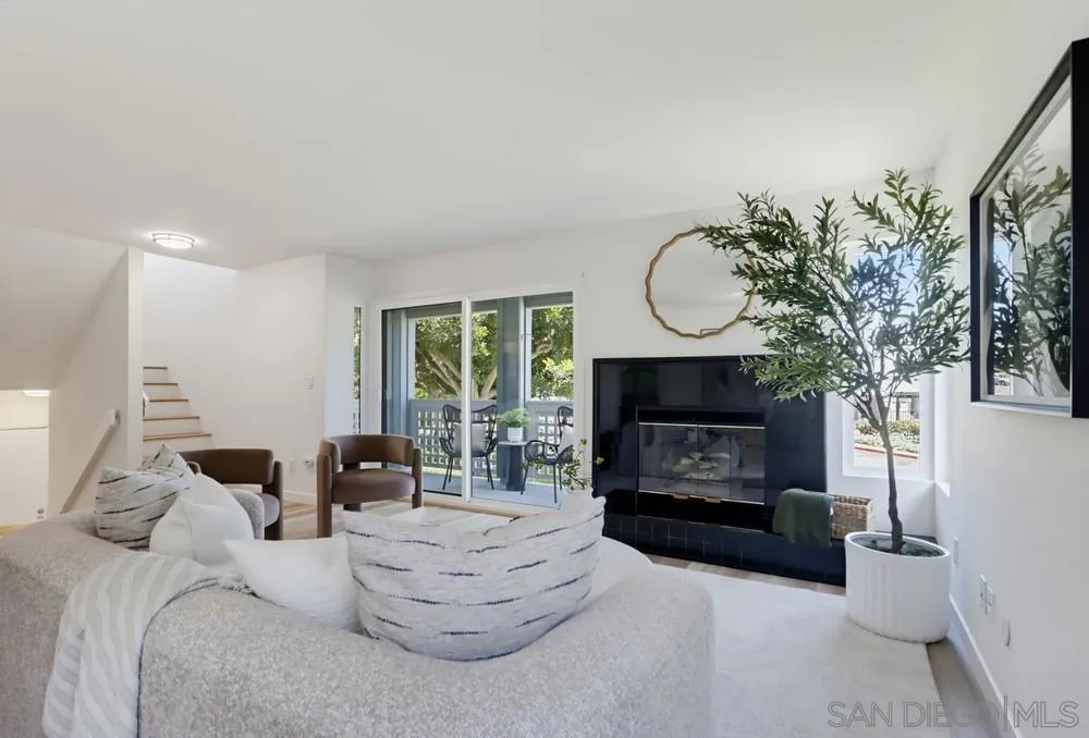 857 America Way Del Mar, CA 92014