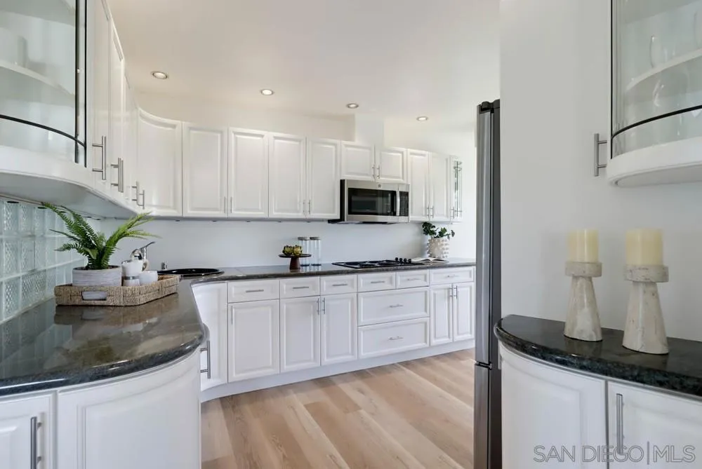 857 America Way Del Mar, CA 92014