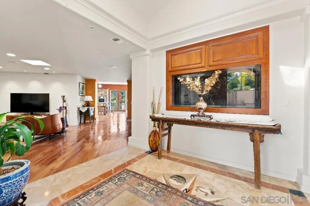 1015 W Via Rancho Escondido, CA 92029