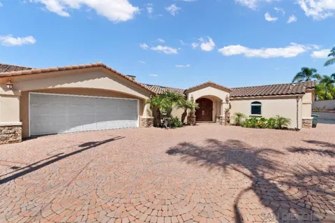 1015 W Via Rancho