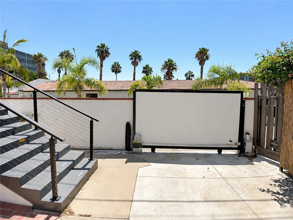 1147 24th Santa Monica, CA 90403
