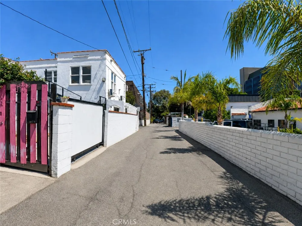 1147 24th Santa Monica, CA 90403