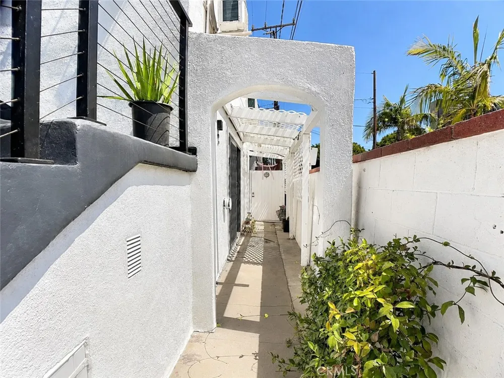 1147 24th Santa Monica, CA 90403