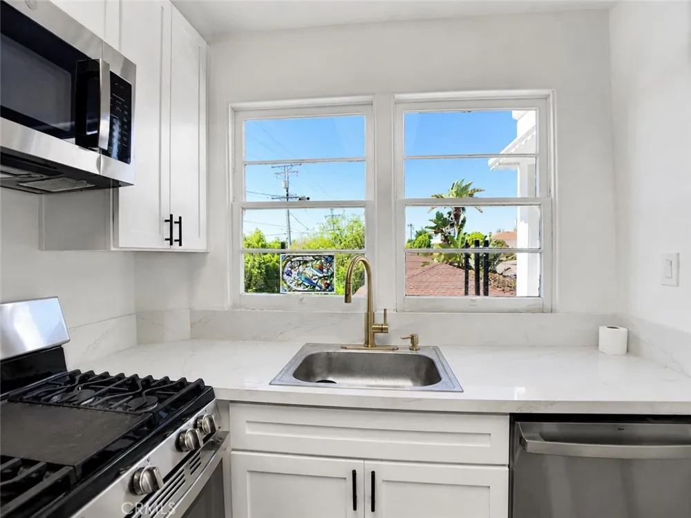 1147 24th Santa Monica, CA 90403