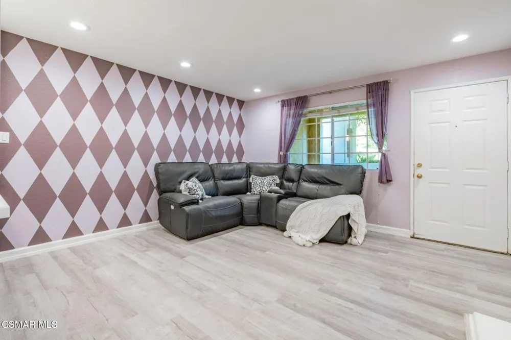 1043 Waltham Road #E Simi Valley, CA 93065