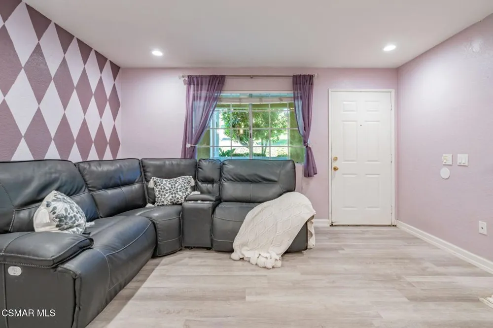 1043 Waltham Road #E Simi Valley, CA 93065