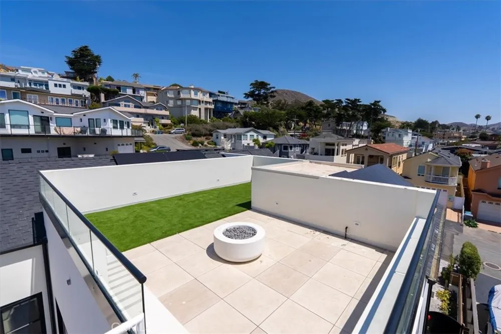 183 H Street Cayucos, CA 93430