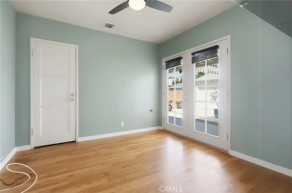 11957 Collins Street Valley Village, CA 91607