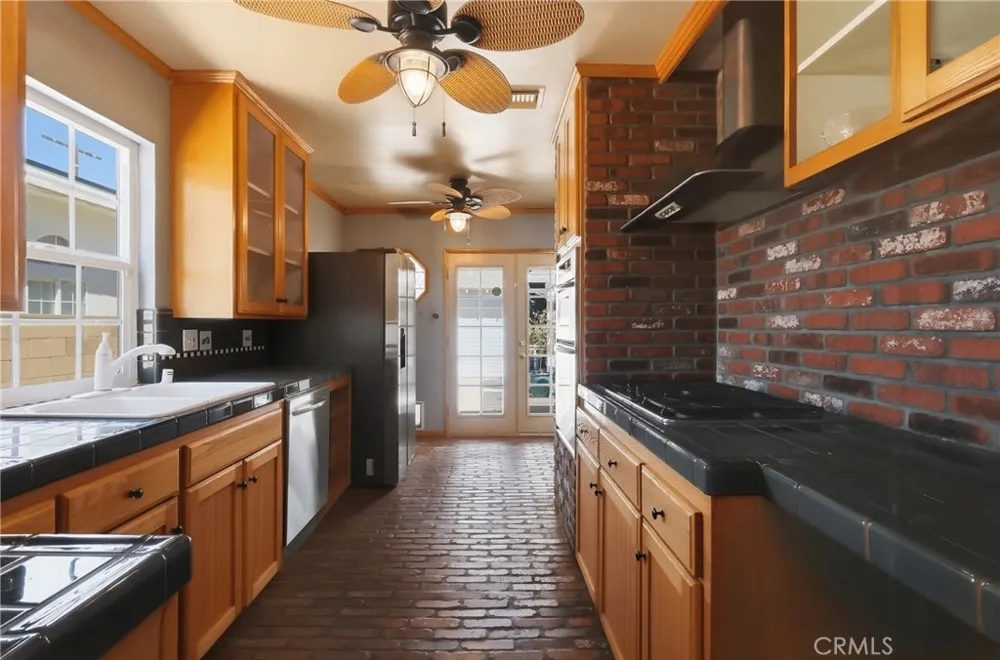 11957 Collins Street Valley Village, CA 91607