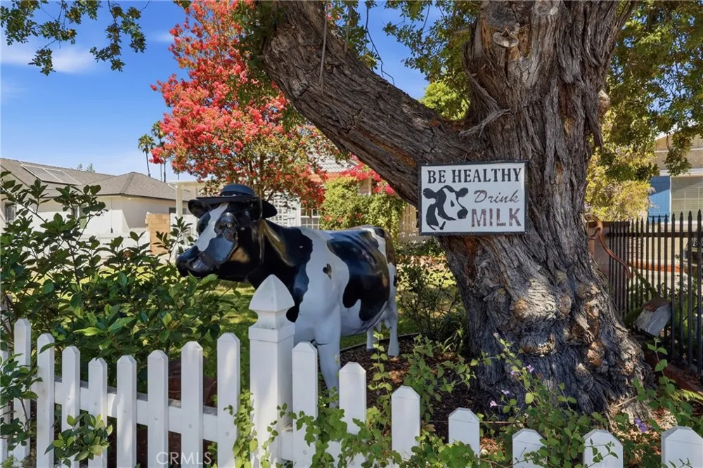 11957 Collins Street Valley Village, CA 91607