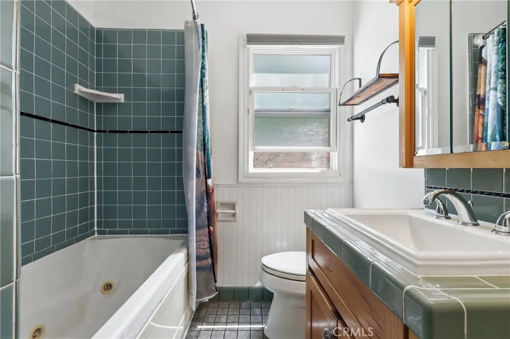 11957 Collins Street Valley Village, CA 91607