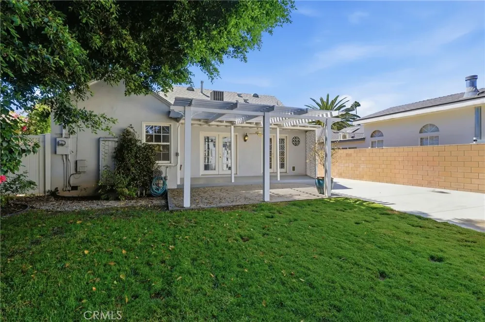 11957 Collins Street Valley Village, CA 91607