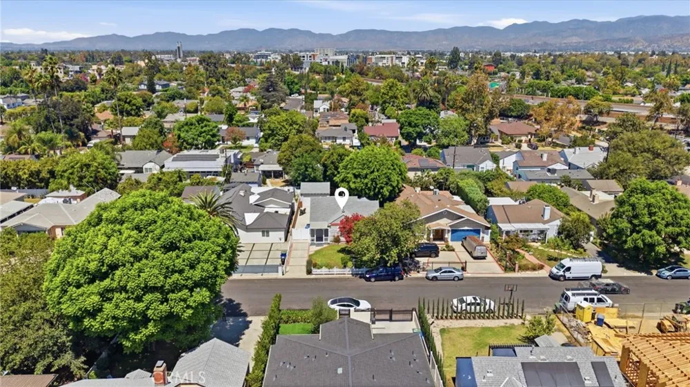 11957 Collins Street Valley Village, CA 91607