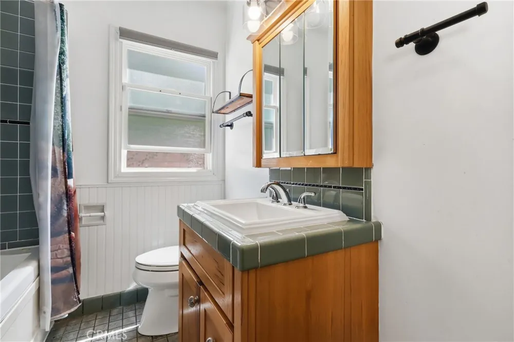 11957 Collins Street Valley Village, CA 91607