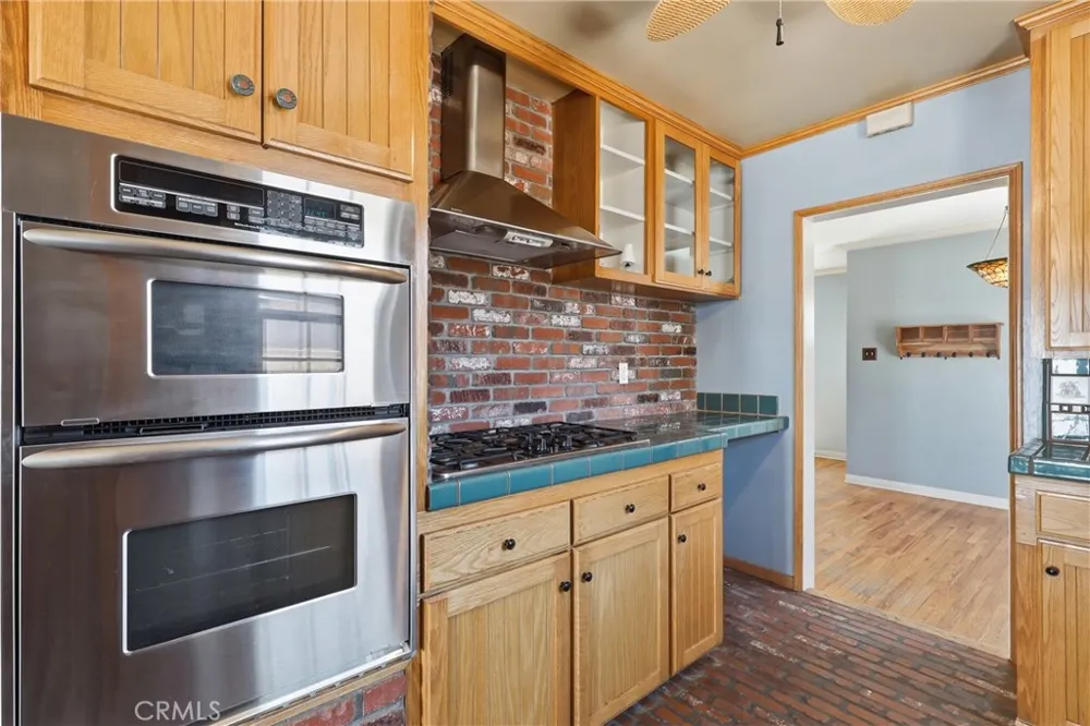 11957 Collins Street Valley Village, CA 91607