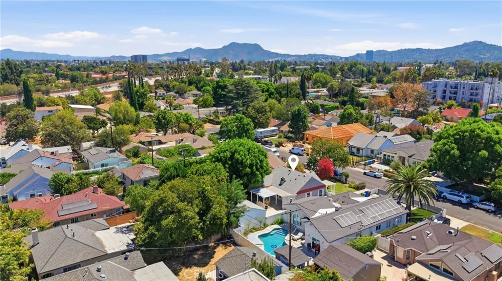 11957 Collins Street Valley Village, CA 91607