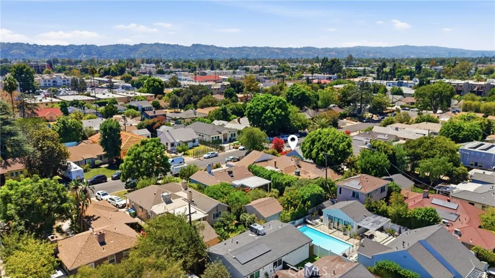 11957 Collins Street Valley Village, CA 91607