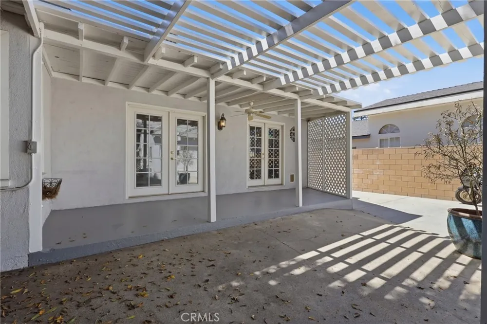 11957 Collins Street Valley Village, CA 91607